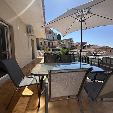 We Home Taormina Center With Parking Bagian luar foto