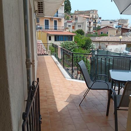 We Home Taormina Center With Parking Bagian luar foto