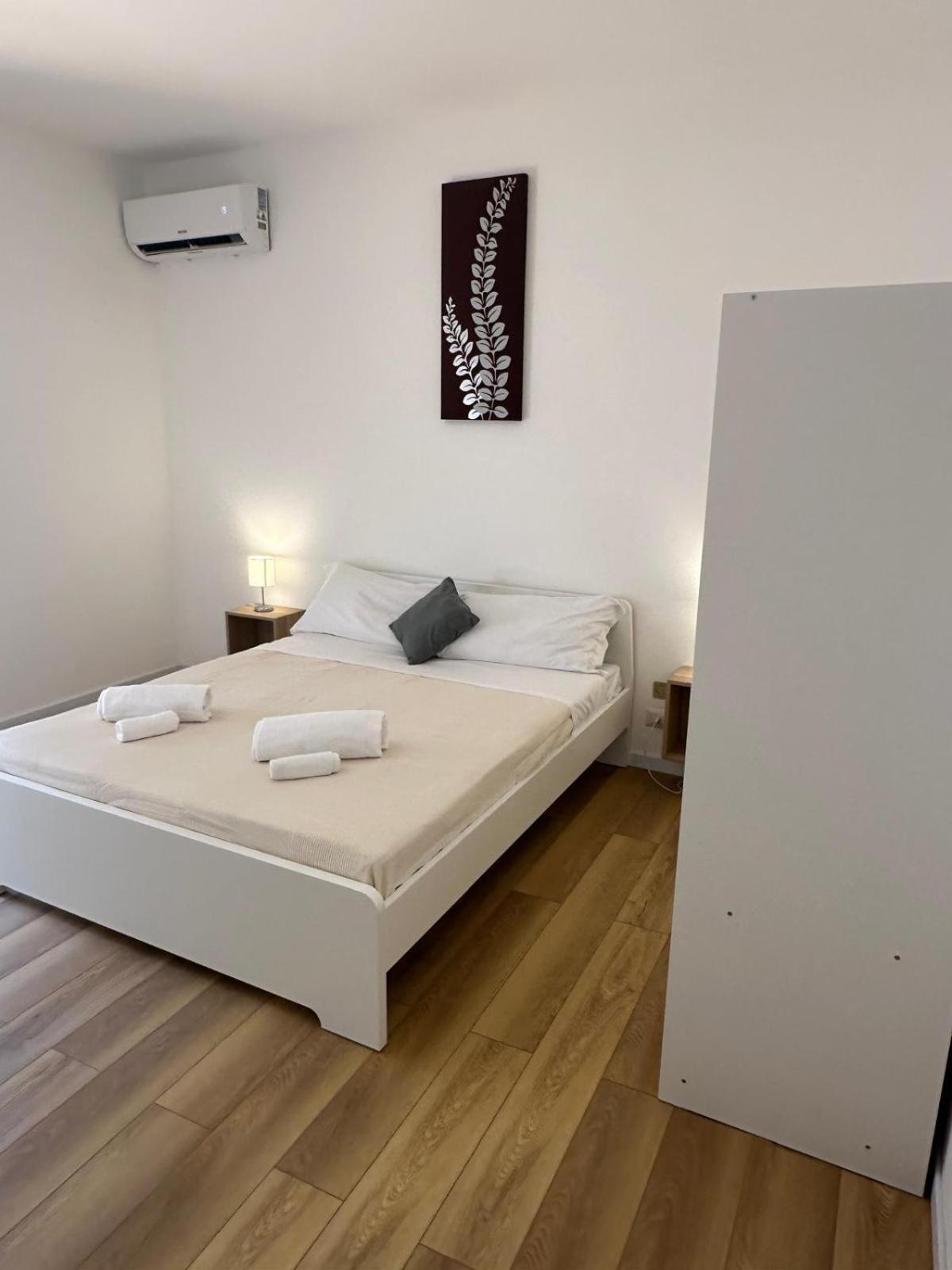 We Home Taormina Center With Parking Bagian luar foto