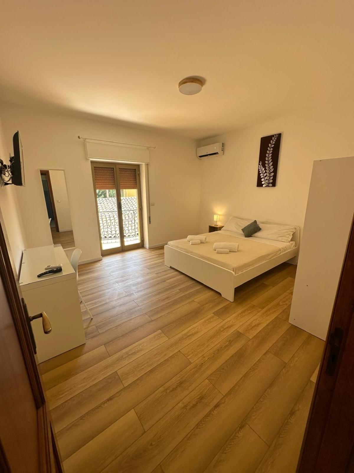 We Home Taormina Center With Parking Bagian luar foto