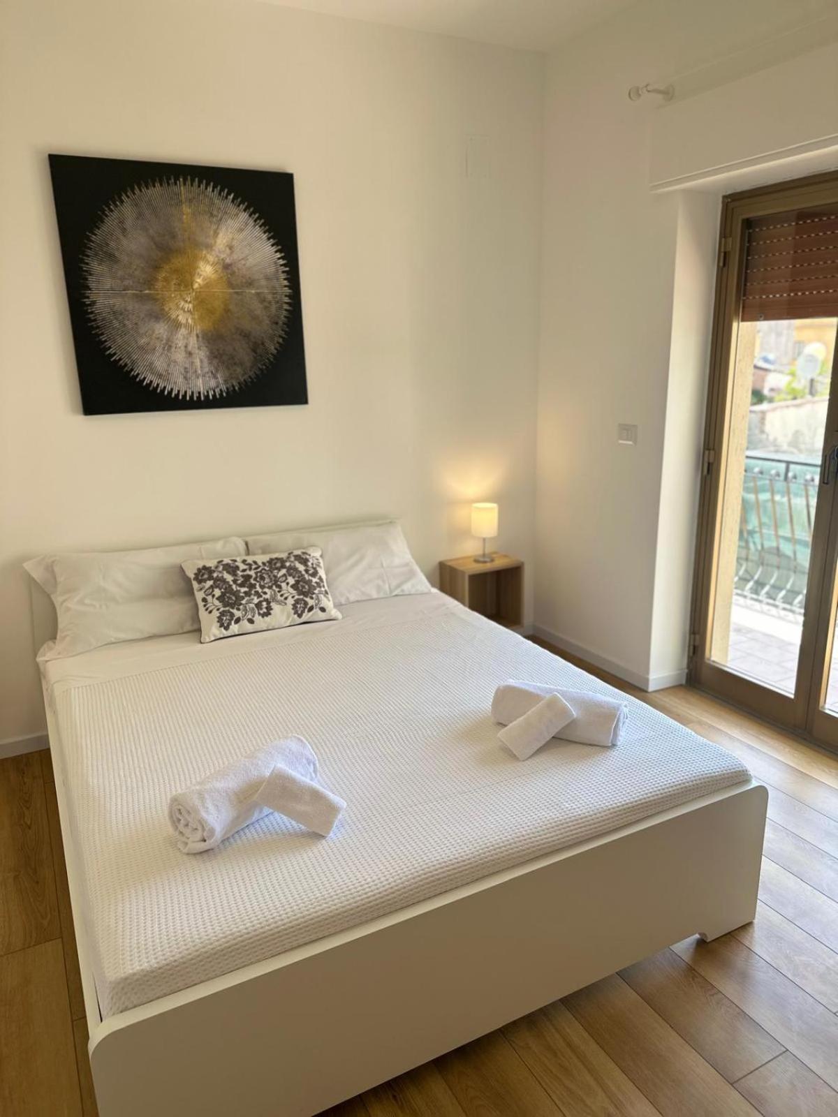 We Home Taormina Center With Parking Bagian luar foto