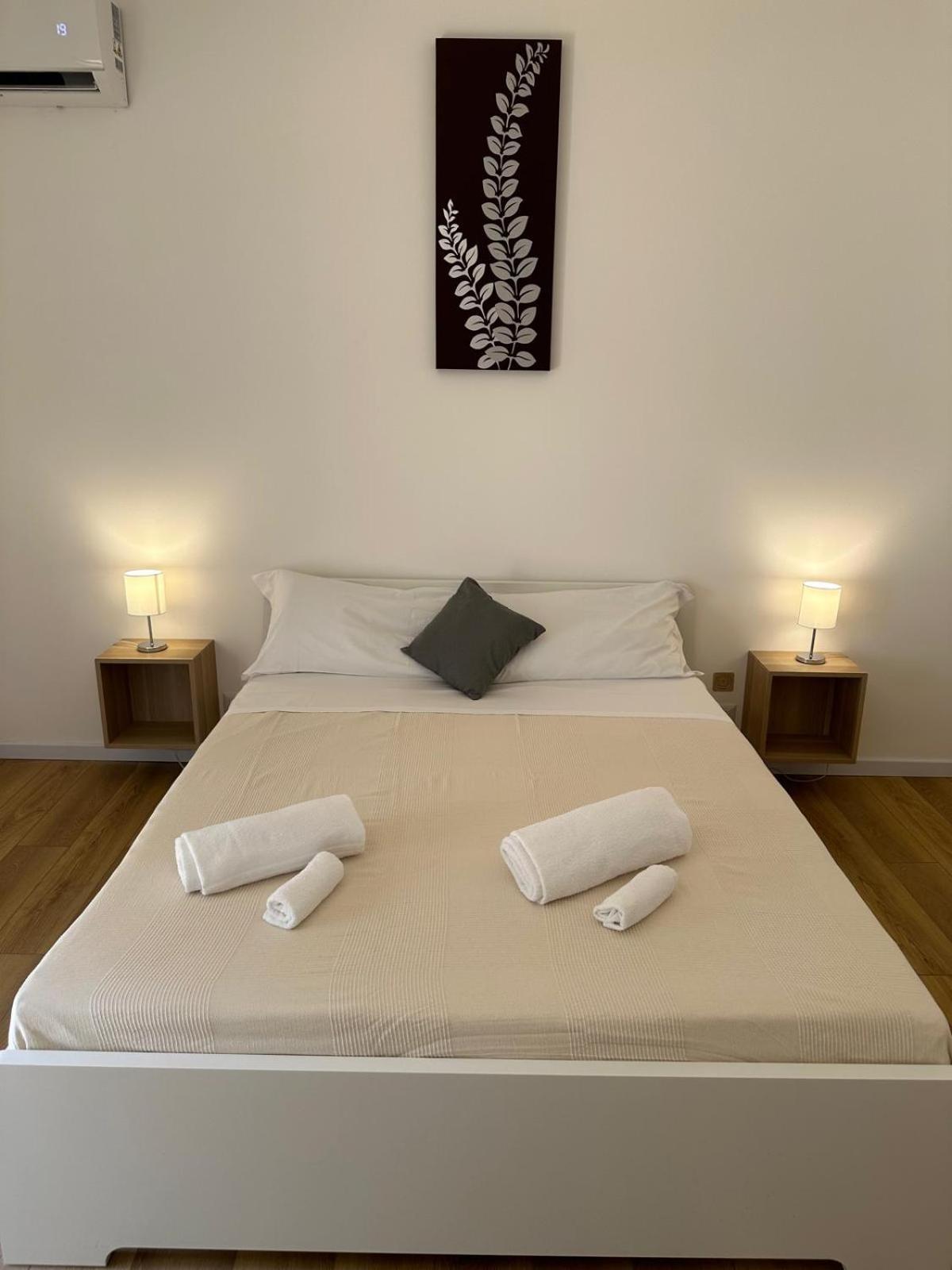 We Home Taormina Center With Parking Bagian luar foto