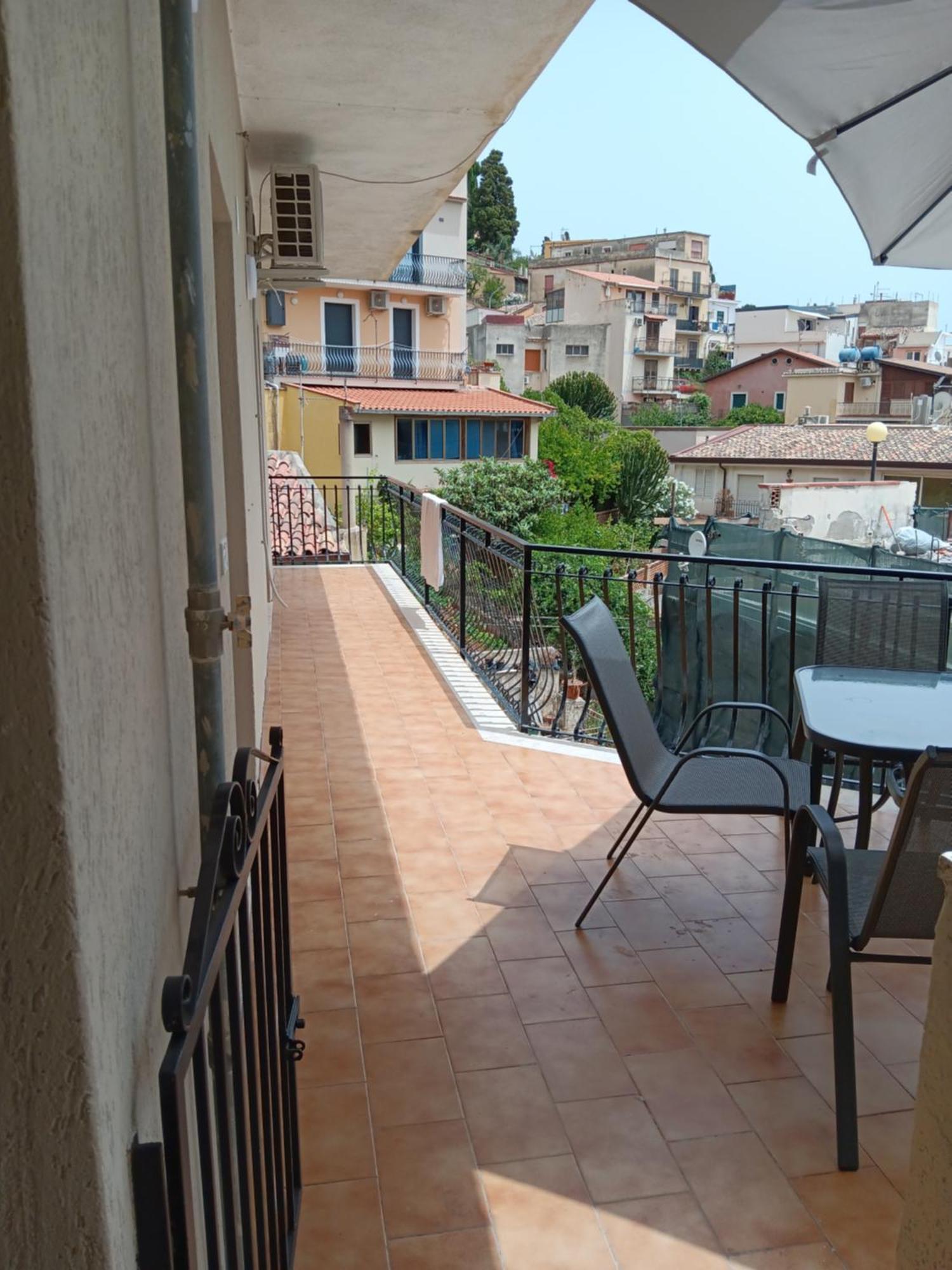 We Home Taormina Center With Parking Bagian luar foto