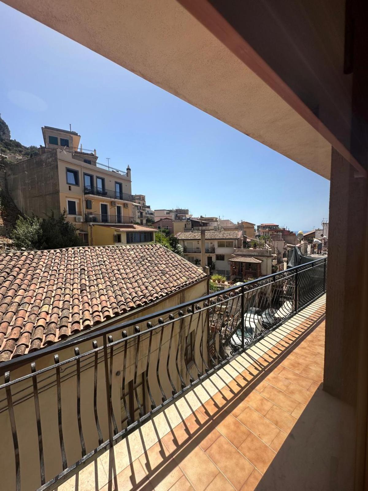 We Home Taormina Center With Parking Bagian luar foto