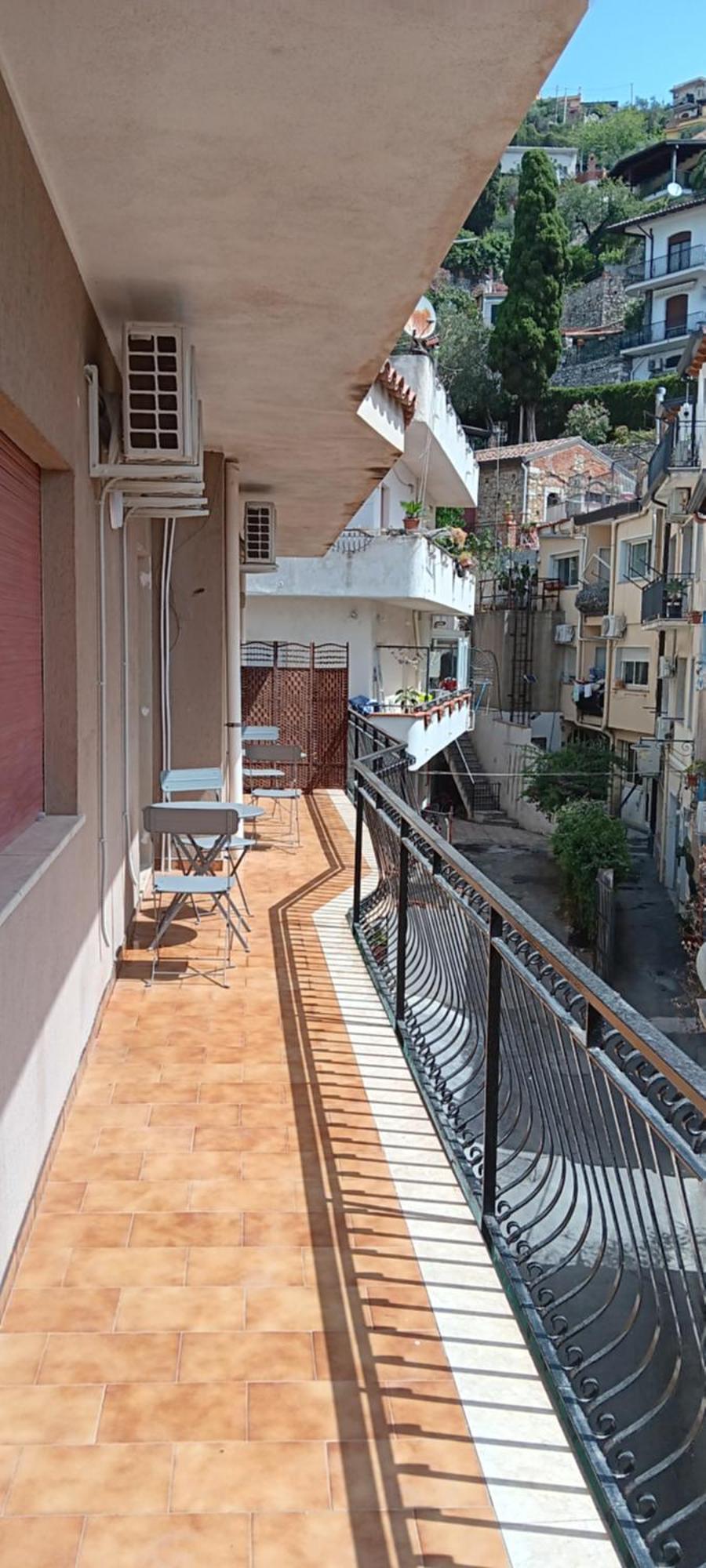 We Home Taormina Center With Parking Bagian luar foto